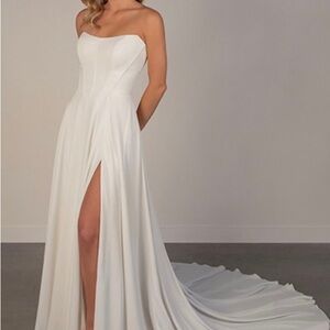 Elegant White Strapless Wedding Dress